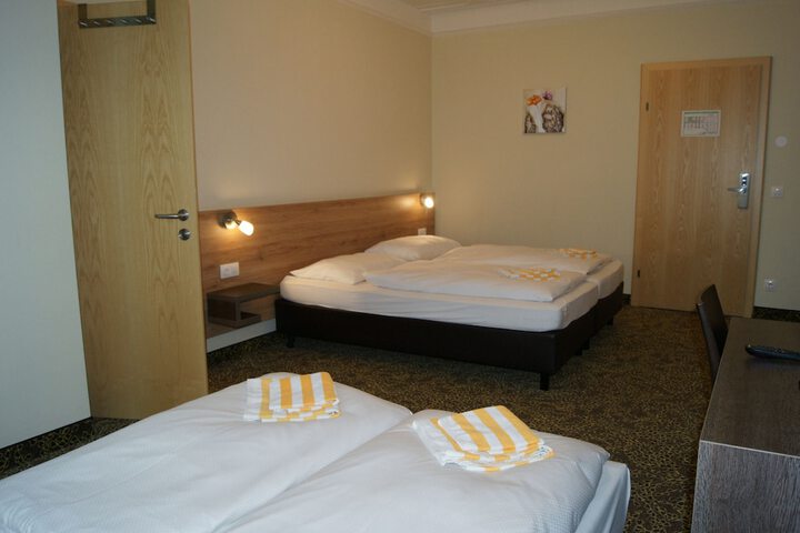 Room 21 of 141