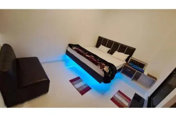 Room 4 of 25