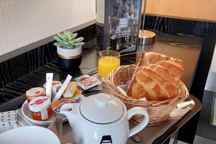 Breakfast/Coffee Service 73 of 92