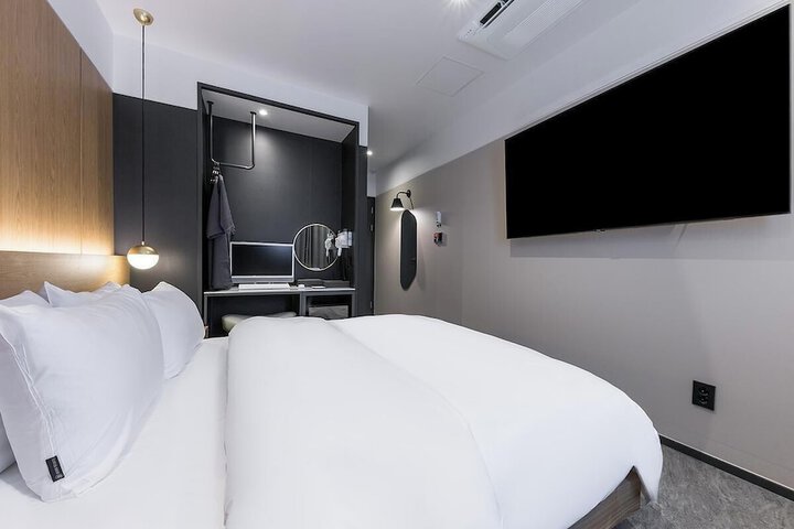 Room 33 of 72
