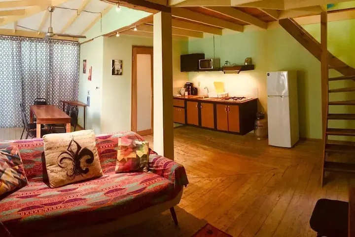 Room 4 of 9