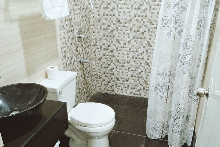 Room 3 of 33