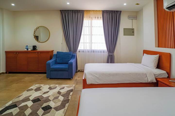 Room 34 of 47