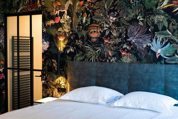 Room 10 of 60
