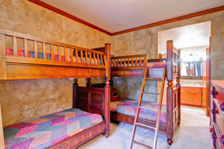Room 22 of 101