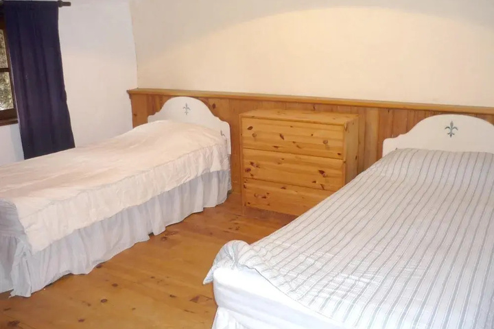 Room 2 of 11