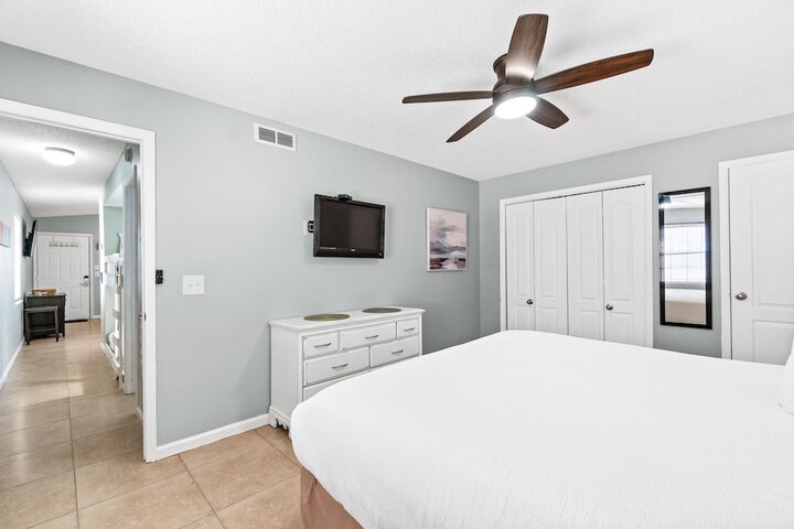 Room 13 of 125