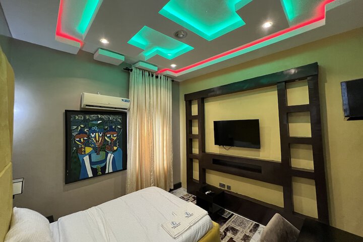 Room 6 of 50