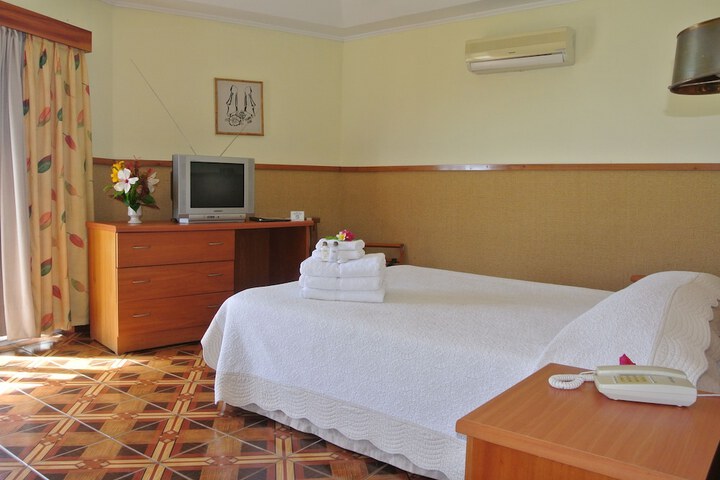 Room 8 of 60