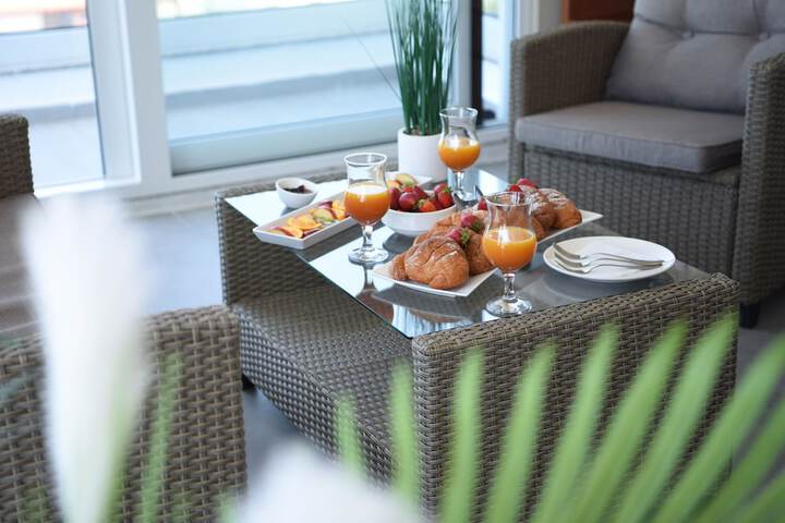 Breakfast/Coffee Service 94 of 104