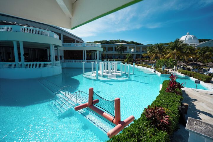 Pool 42 of 152