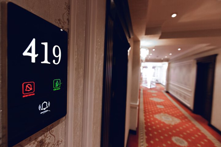 Room 10 of 30