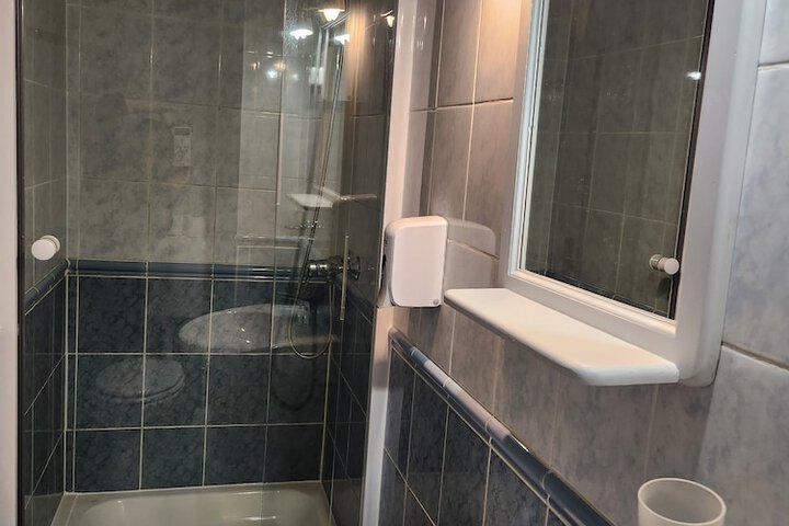 Room 4 of 38