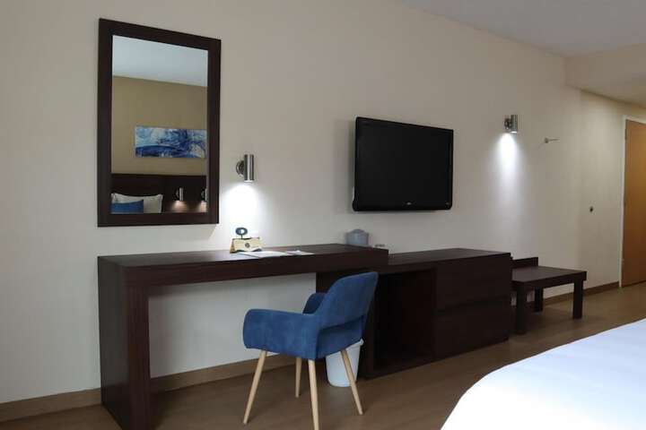 Room 9 of 29