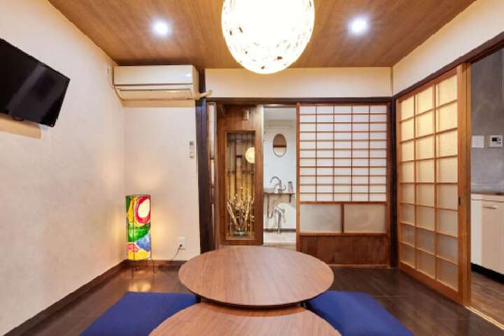 Room 8 of 33