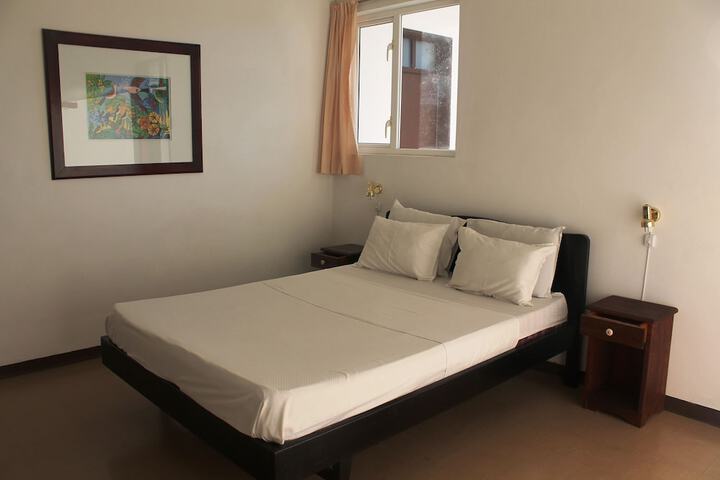 Room 28 of 83