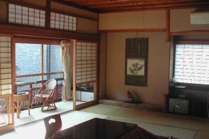 Room 3 of 27