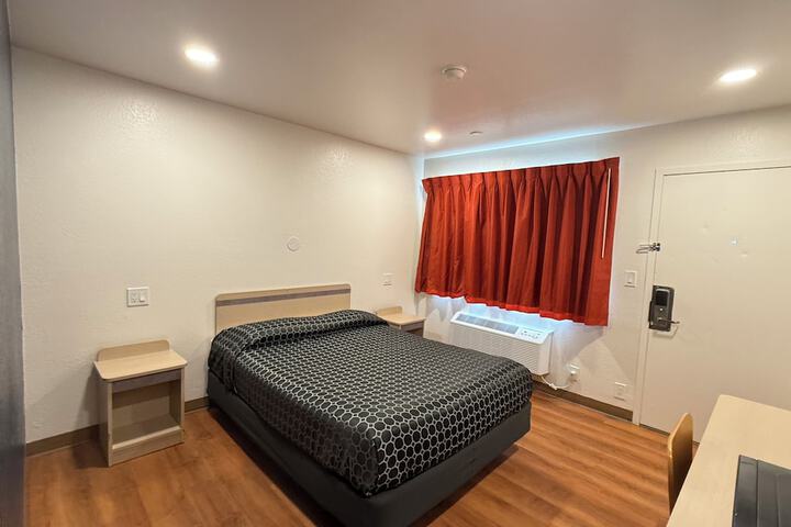 Room 4 of 24