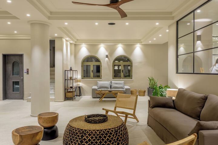 Entrance & Lobby