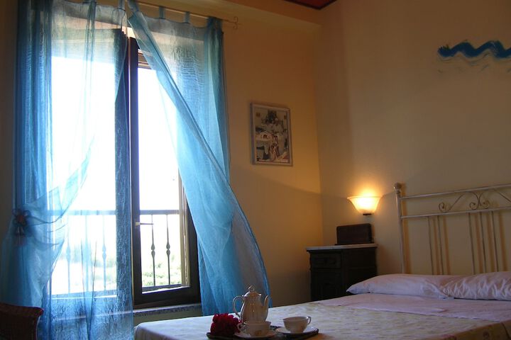 Room 8 of 65