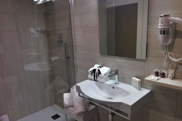 Room 14 of 30