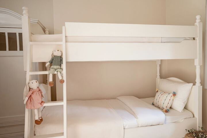 Room 52 of 146