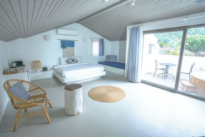 Room 3 of 89