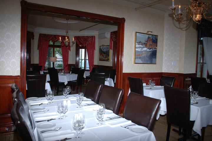 Dining 24 of 42