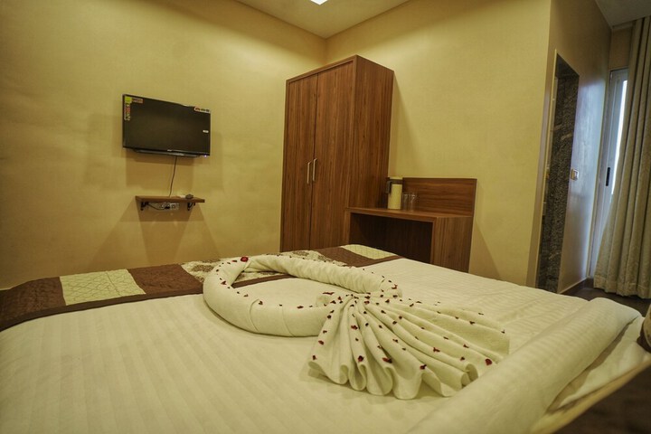 Room 12 of 30