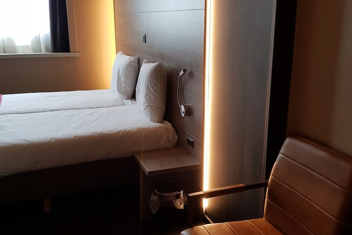 Room 15 of 64