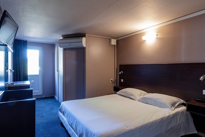 Room 15 of 36