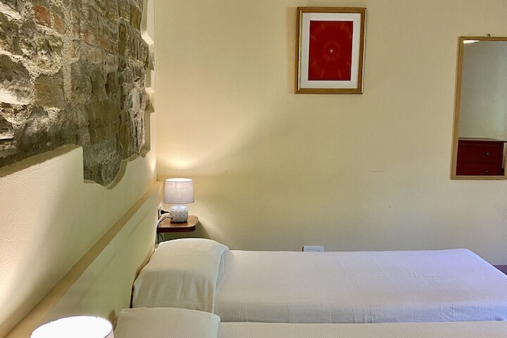 Room 9 of 33