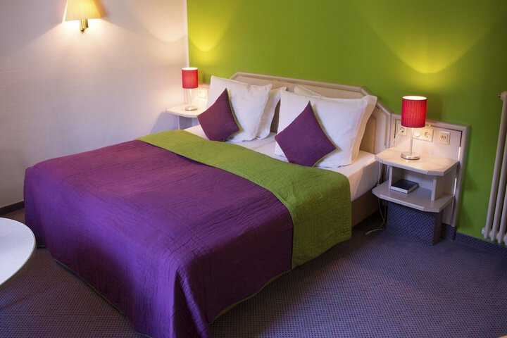 Room 3 of 28