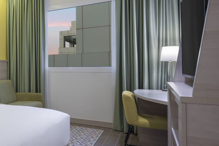 Room 28 of 52