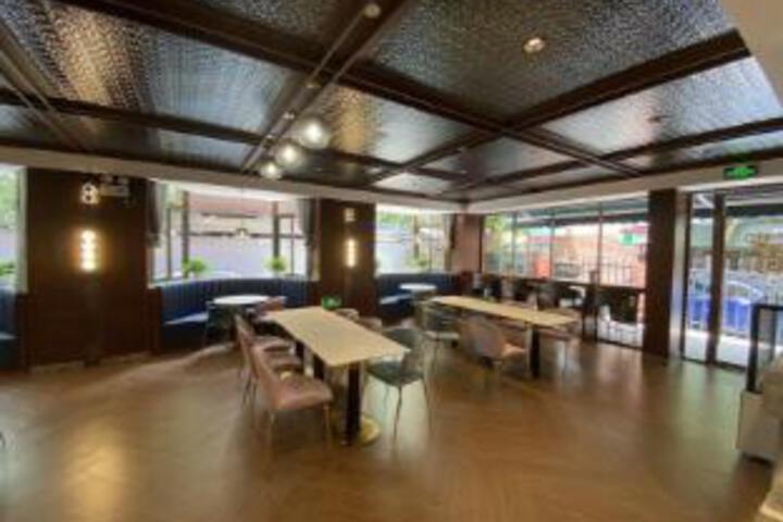 Xiangyang Hotel Shangqin Boutique Hotel Jingan Temple Subway Station Branch)