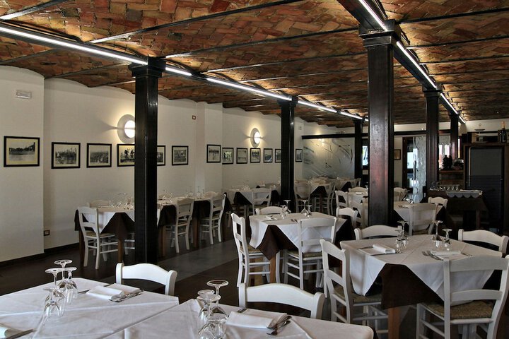 Dining 16 of 26