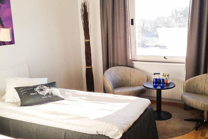 Room 4 of 36