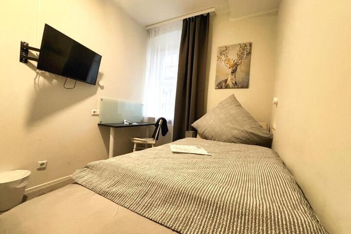 Room 10 of 60