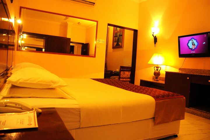 Room 6 of 23