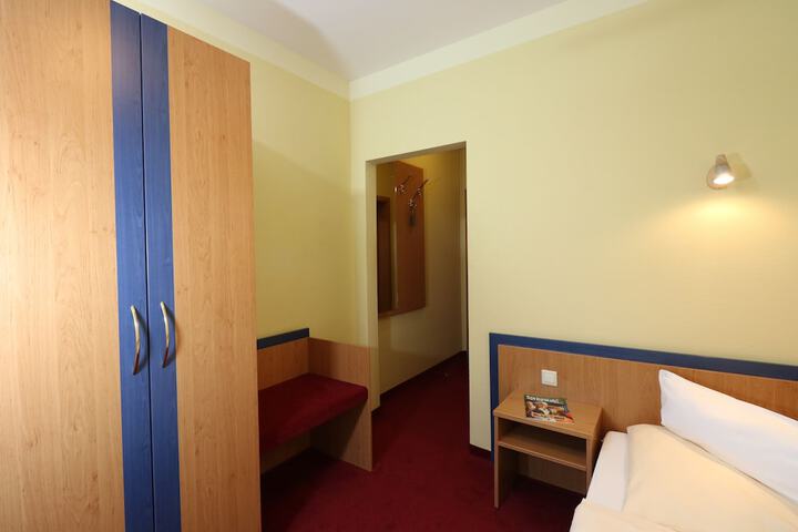 Room 11 of 71