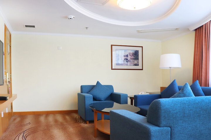 Room 2 of 65