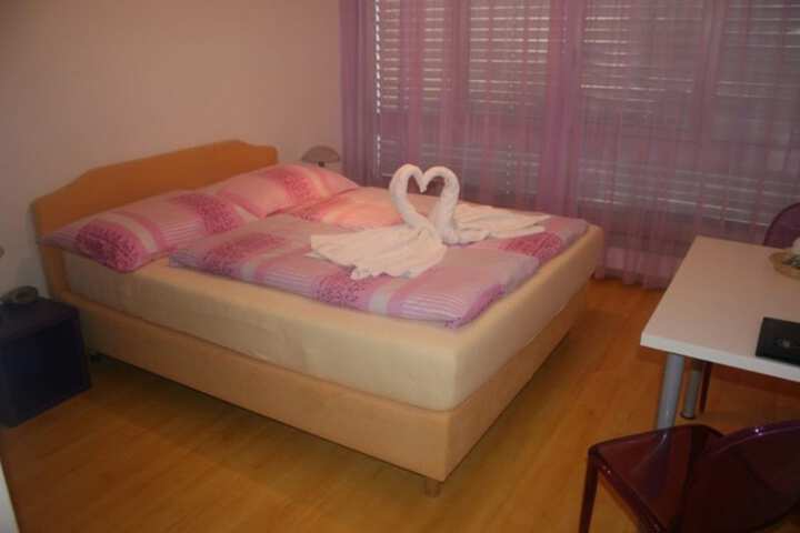 Room 4 of 34
