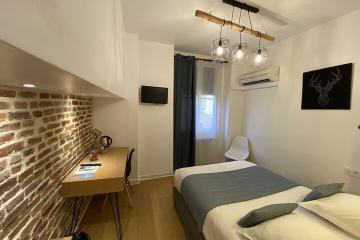 Room 10 of 76