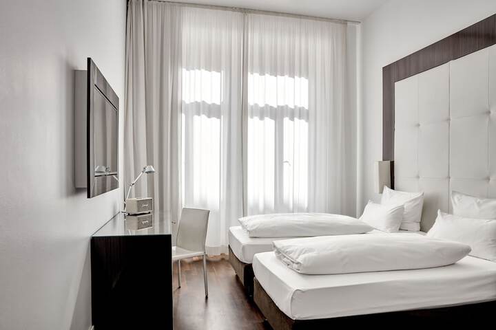 Room 17 of 62