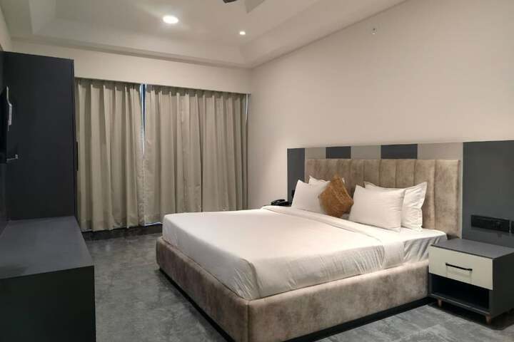 Room 7 of 19
