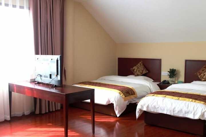 Room 14 of 16