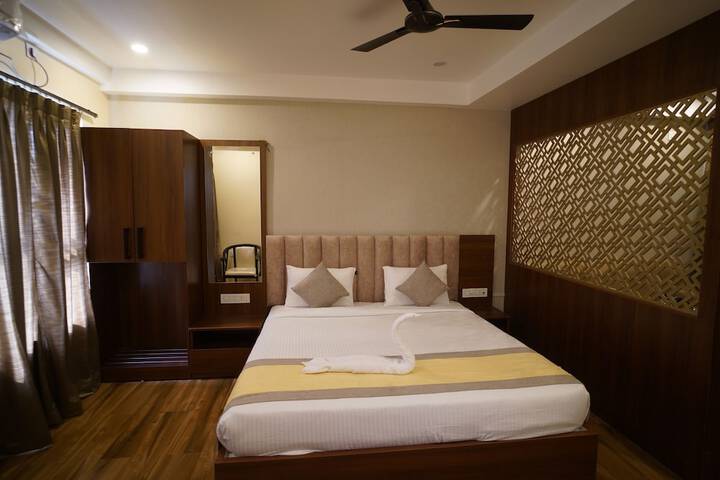 Room 10 of 15