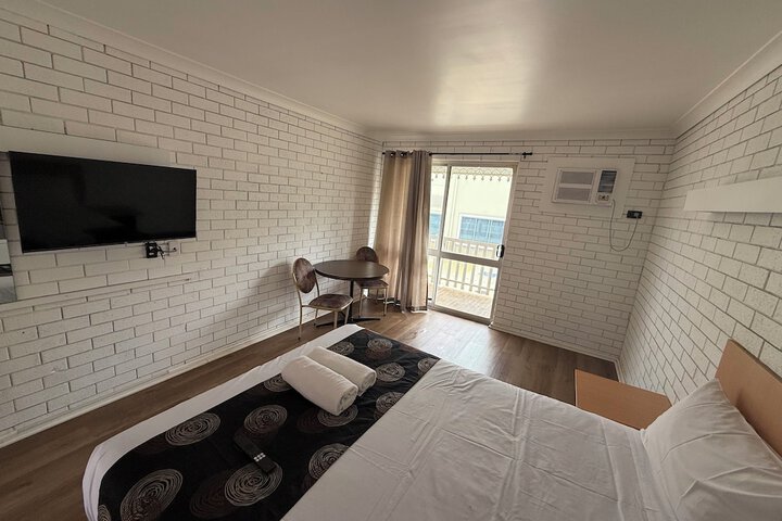Room 10 of 29