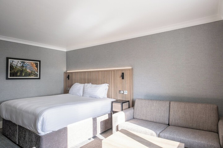 Room 2 of 110