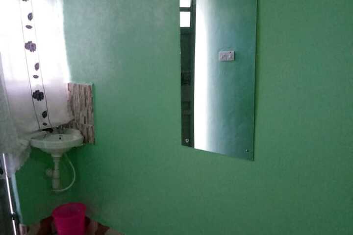 Room 9 of 17